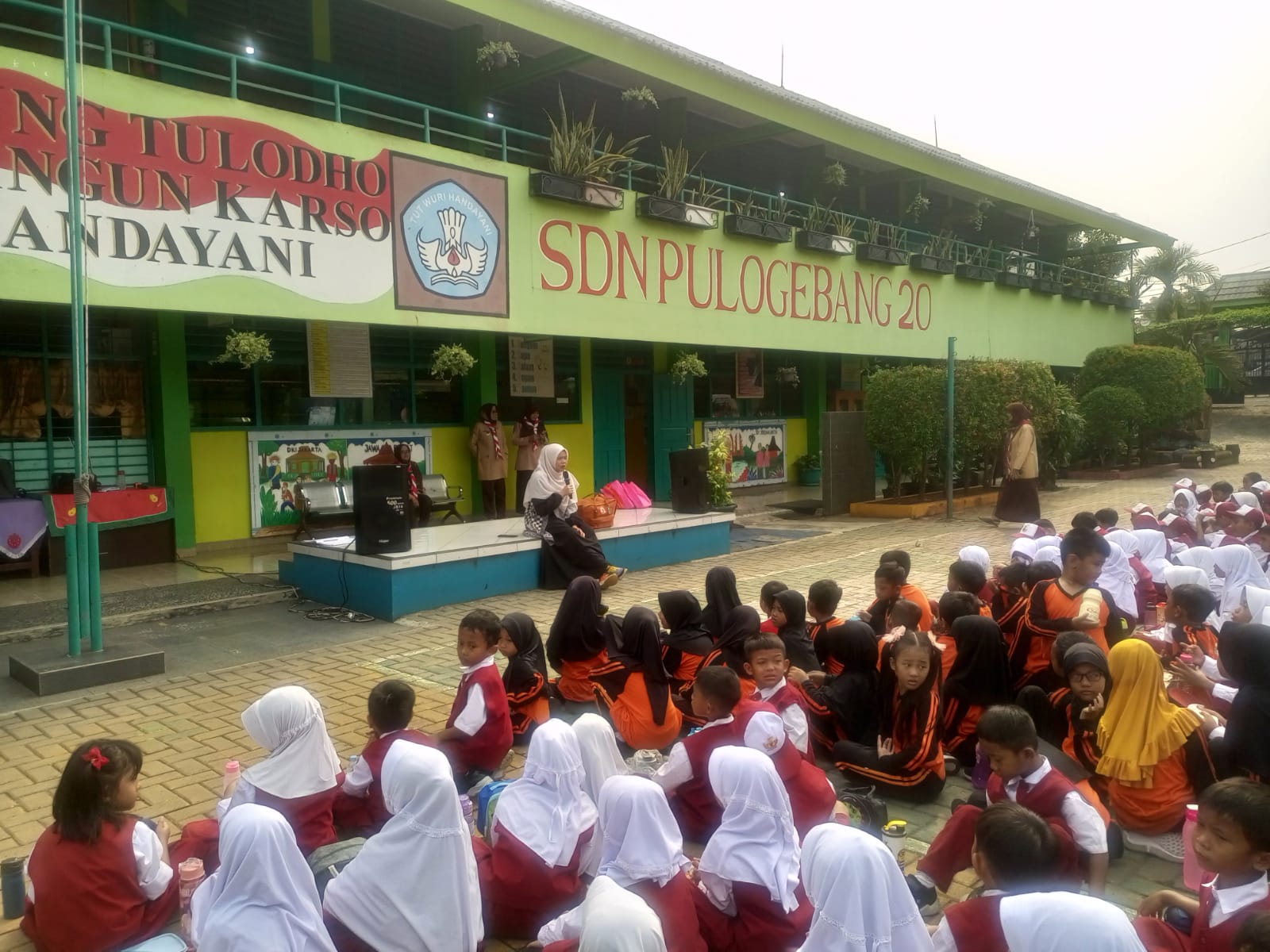 Wisata LiterAsyik Ke SDN Pulo Gebang 20